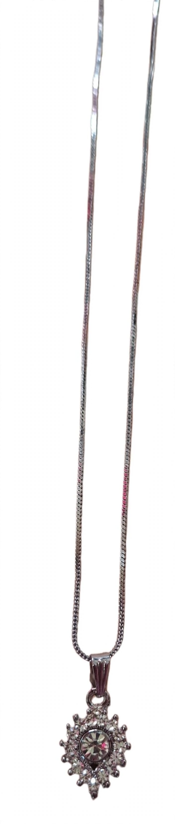 pendant neckil โ daily / college wear look super cute!